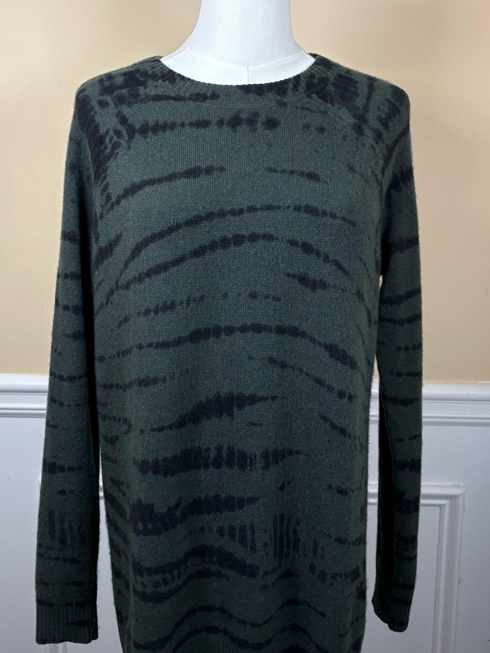 Aqua Men's Forest Green & Black Abstract Crewneck Sweater